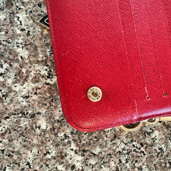 LOUIS VUITTON
Monogram Insolite Wallet converted Crossbody - Picture 8 of 17